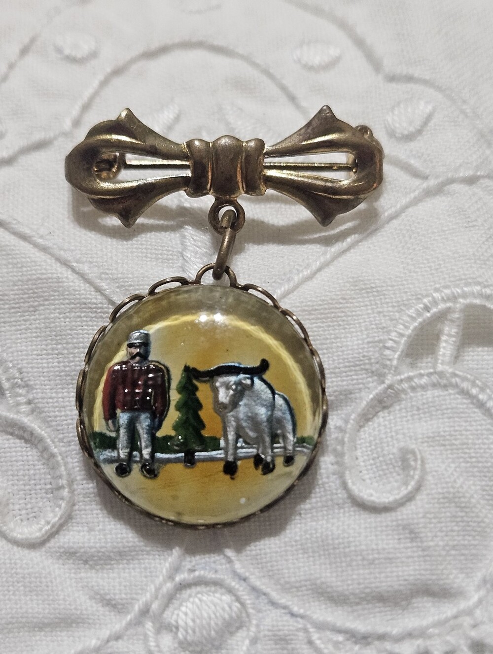 Rare Vintage Paul Bunyan & Babe The Big Blue Ox Souviner Pin